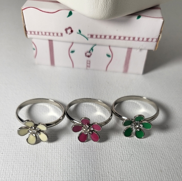 🕳️ Three Flower Ring - With Owl - Picture 10 of 14